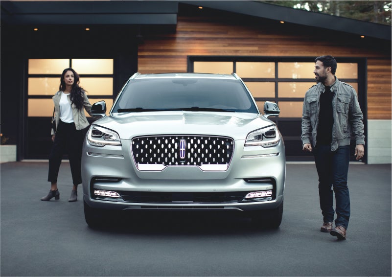 The sparkling grille of the 2023 Lincoln Aviator® Grand Touring model | Holmes Tuttle Lincoln in Tucson AZ