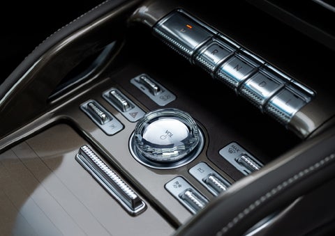 A crystal-inspired volume knob is shown in the center floor console of a 2024 Lincoln Nautilus® SUV. | Holmes Tuttle Lincoln in Tucson AZ